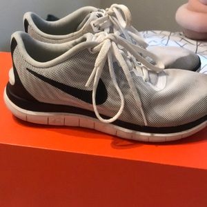 Nike running shoes Barefoot ride 4.0
